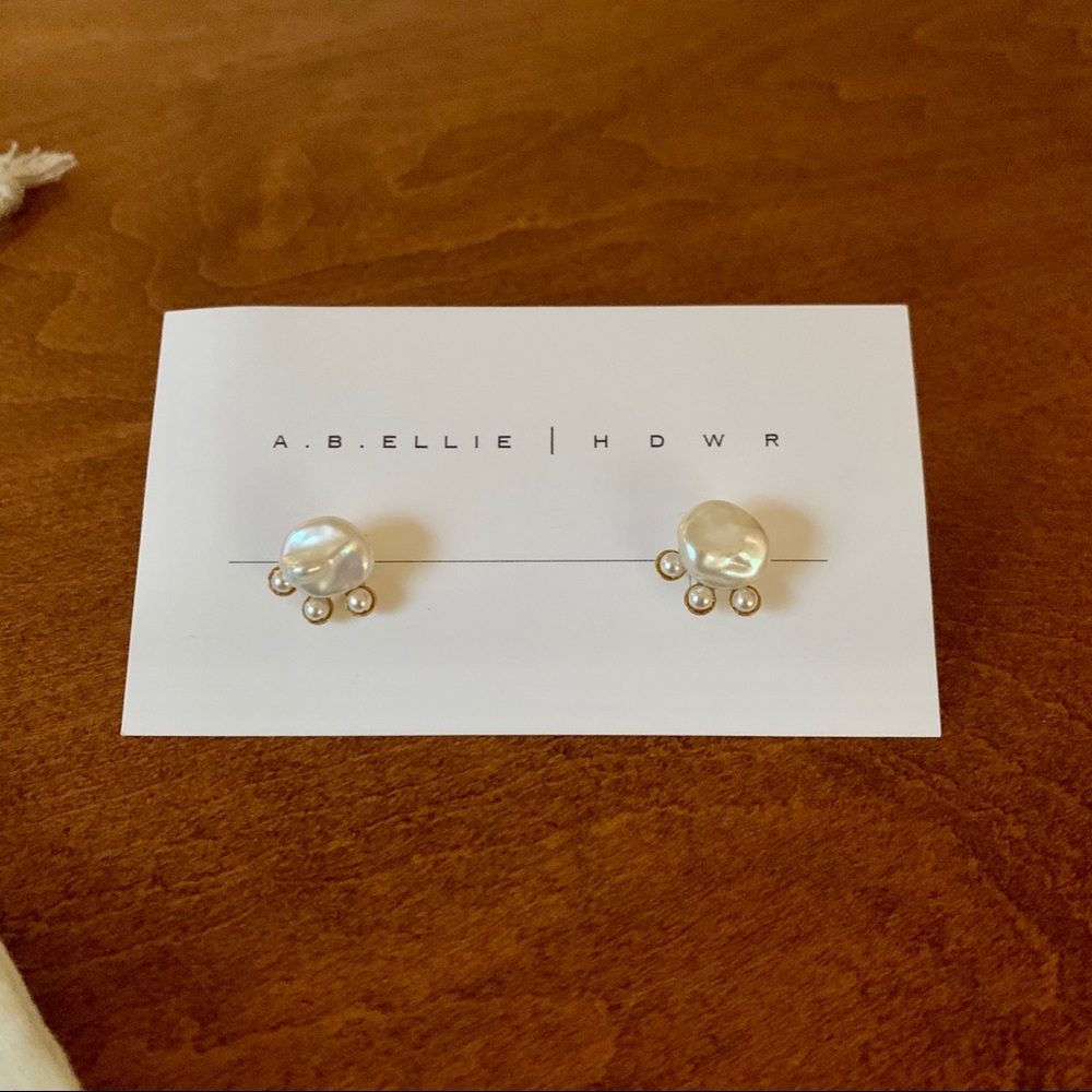 Modern bridal pearl stud earrings